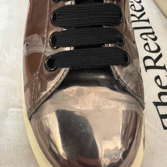 Alexander McQueen Shiny Silver Sneakers with Black Accents - Picture 7 of 8